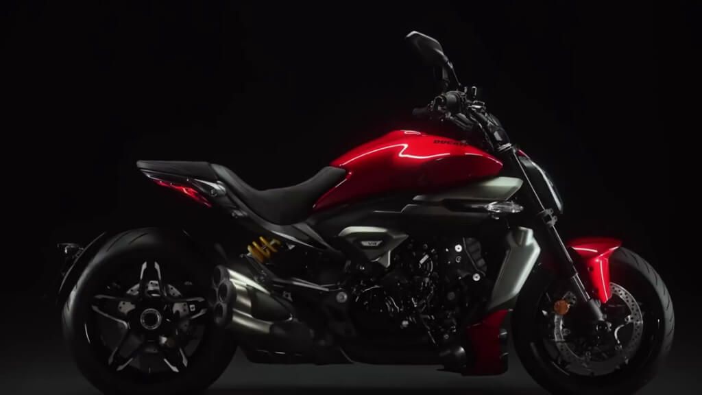  Ducati renueva uno de sus modelos más legendarios y crea la XDiavel V4