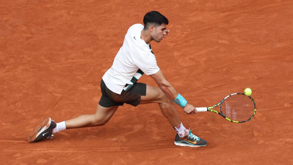 Carlos Alcaraz, durante su partido de Roland Garros ante Tommy Paul (foto: Cordon Press).