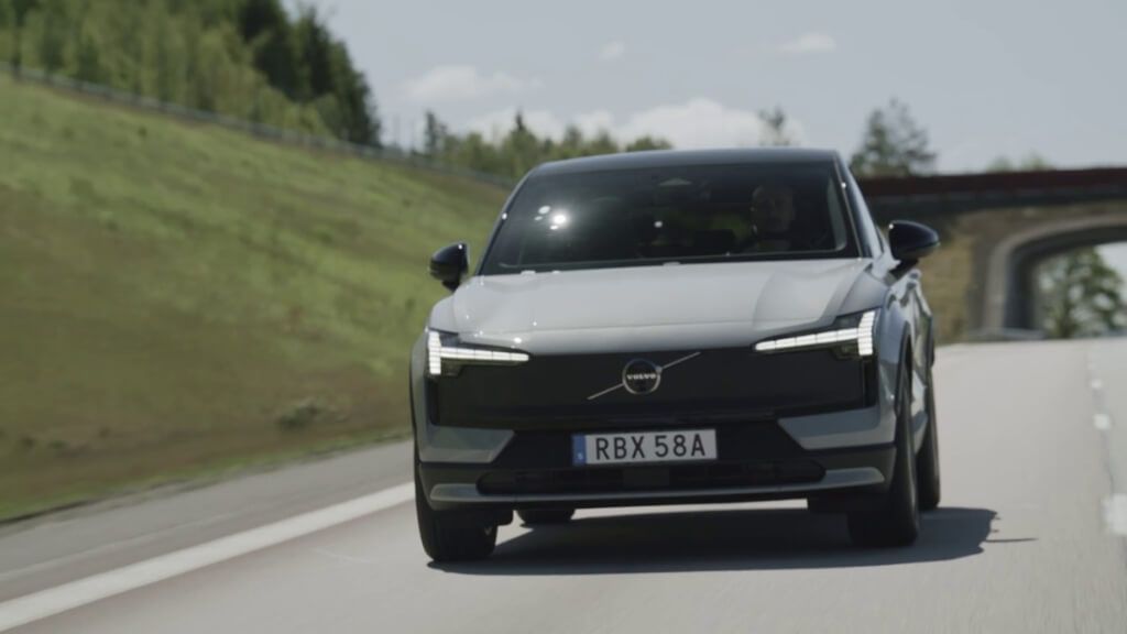 Volvo Cross Country EX30