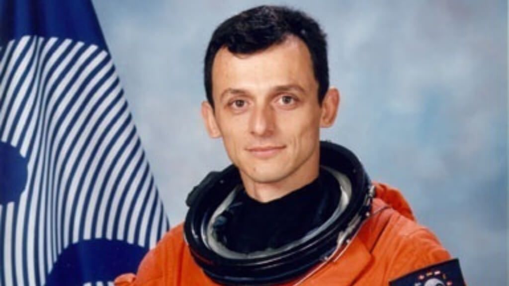 Pedro Duque vestido de astronauta (Europa Press)