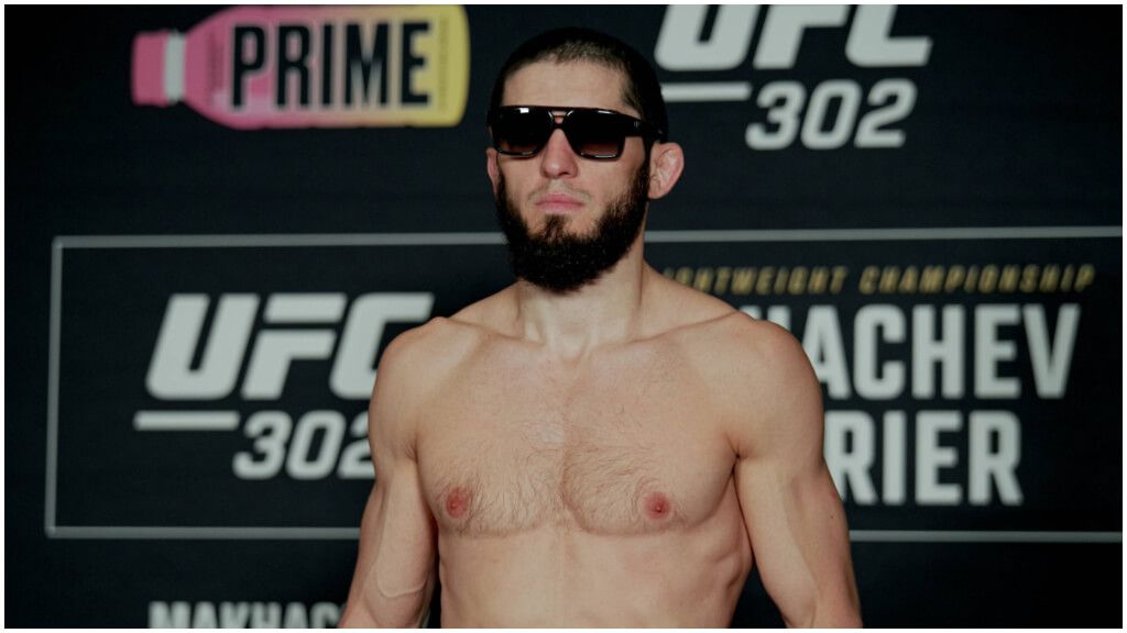 Islam Makhachev,Campeón Mundial de Peso Ligero de UFC.