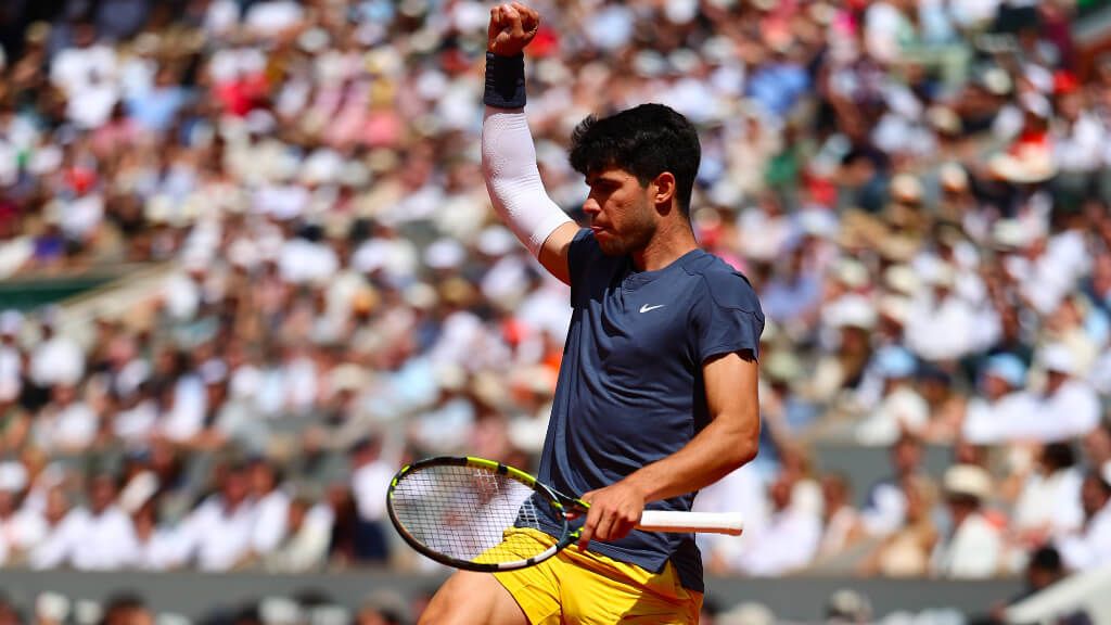  Carlos Alcaraz, celebrando el primer set contra Zverev (Roland Garros).