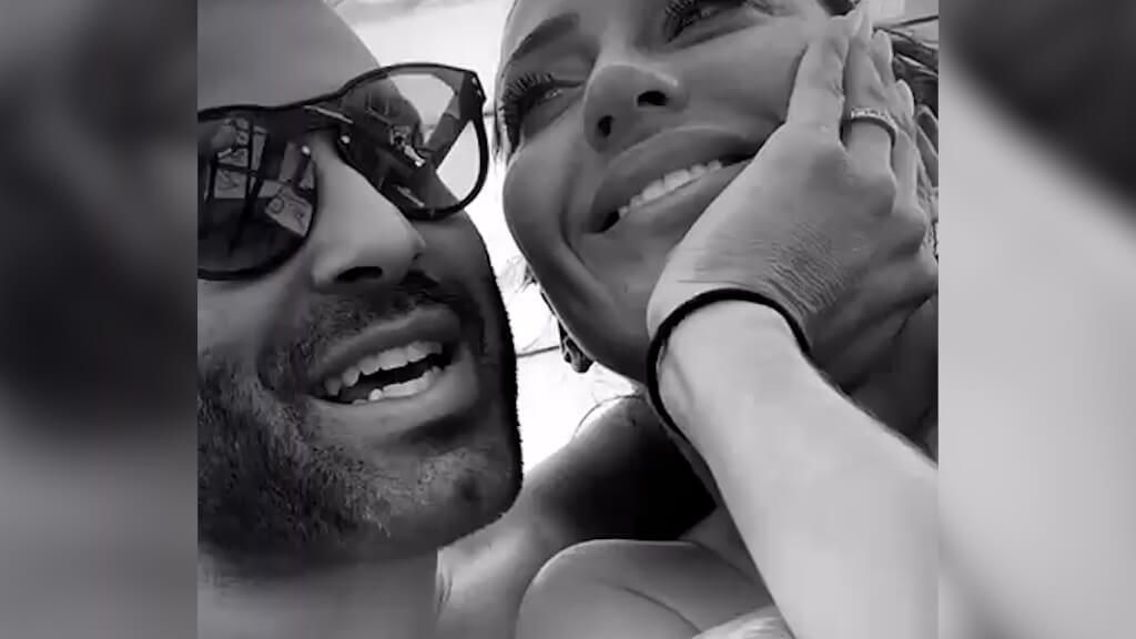 Jesé Rodríguez le canta al oído a Aurah Ruiz un avance de su próxima canción (@officialjeym)