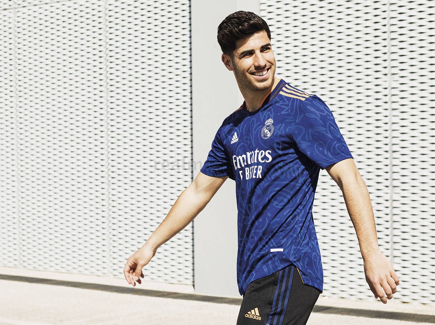  Marco Asensio, con la segunda camiseta del Real Madrid 21/22.