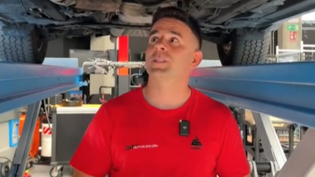 Ángel Gaitán, en su taller.