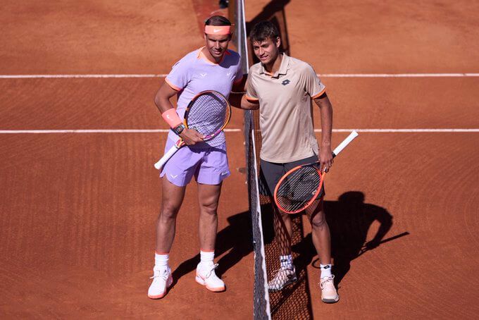  Rafa Nadal y Flavio Cobolli antes de su encuentro en Barcelona