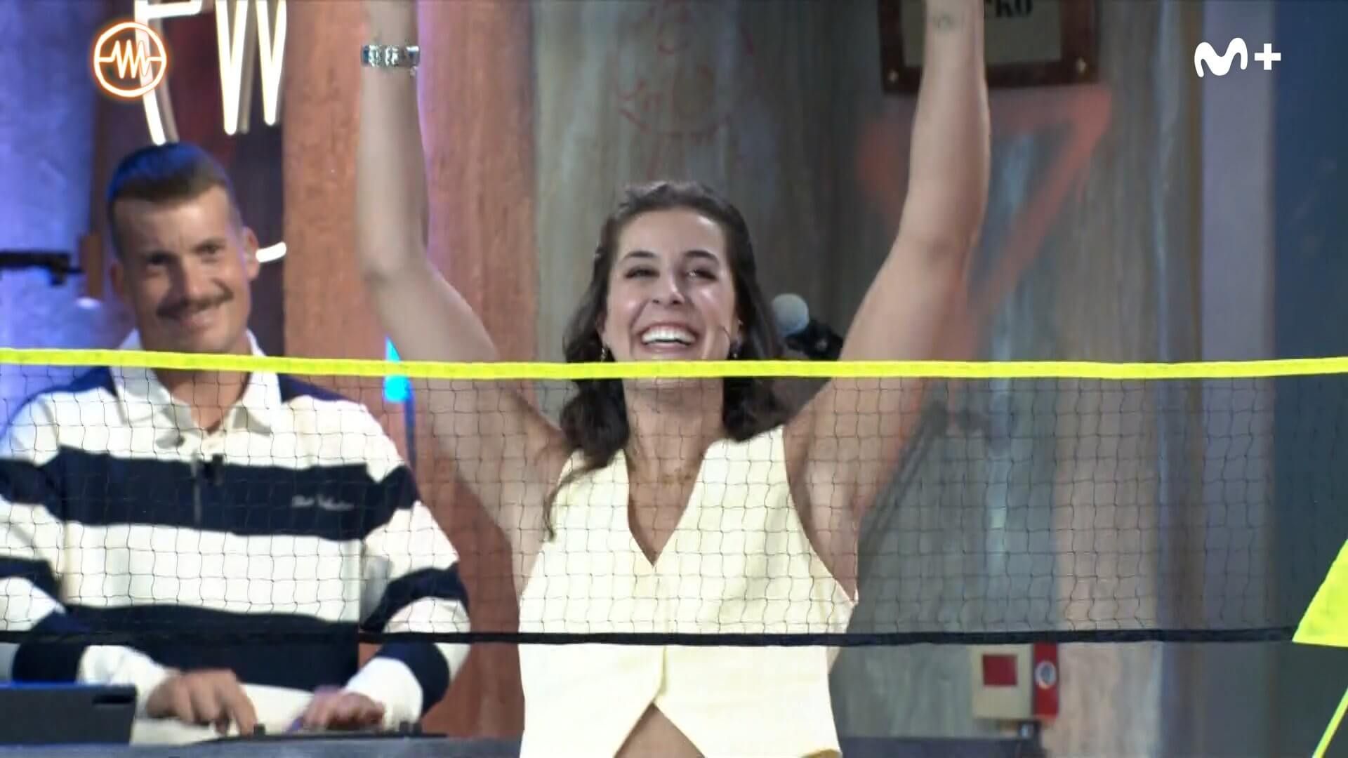  Carolina Marín celebrando un punto frente a David Broncano