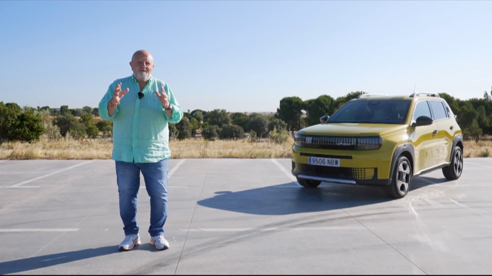  Gonzalo Serrano señala las características de este nuevo FIAT.