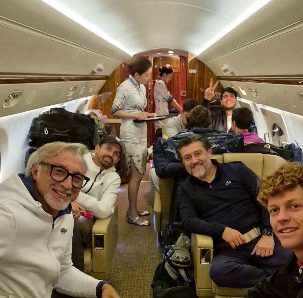  Carlos Alcaraz y Jannik Sinner compartiendo avión (Redes Sociales)