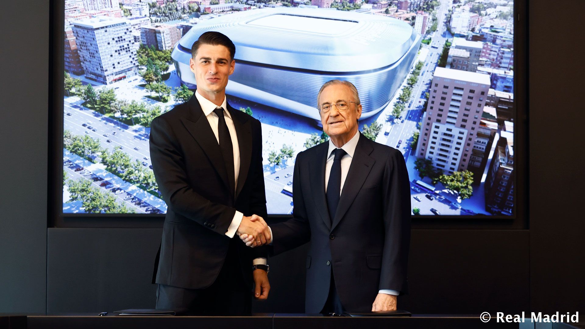  Kepa y Florentino, durante la presentación. (Real Madrid)