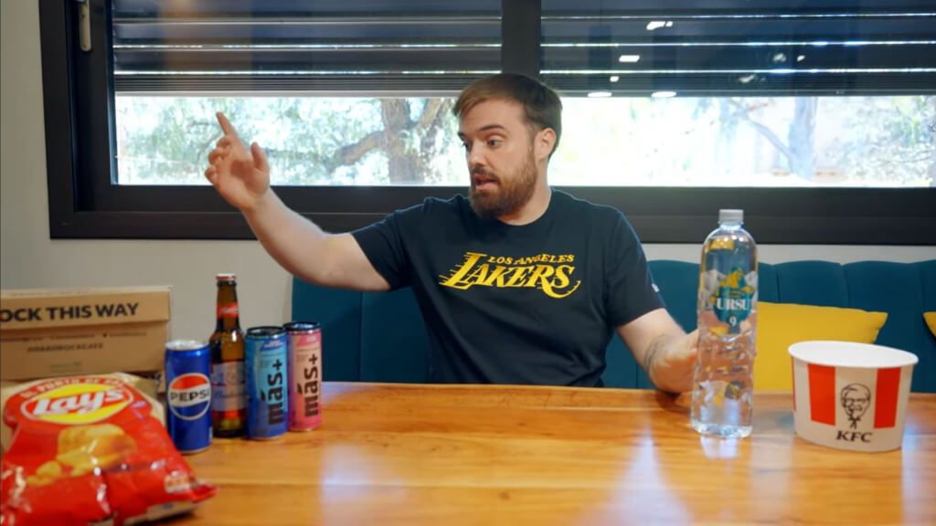 Ibai Llanos probando la comida de Leo Messi y Cristiano Ronaldo (Fuente: Ibai Llanos)