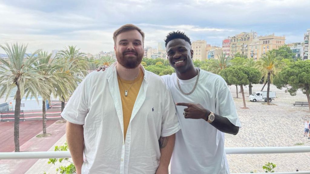  Ibai Llanos y Vinicius durante el encuentro.jpg