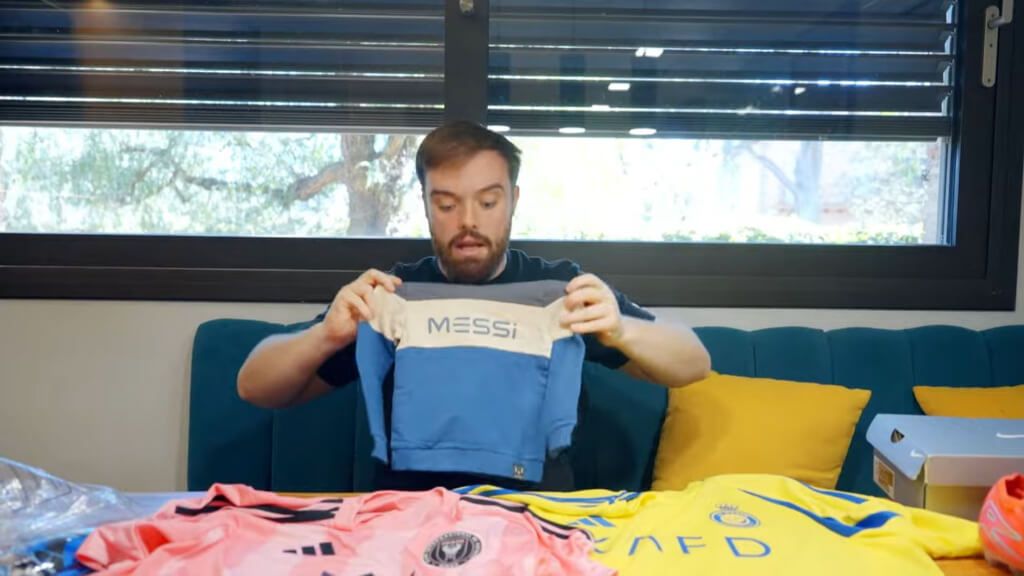 Ibai Llanos probando los productos de Leo Messi y Cristiano Ronaldo (Fuente: Ibai Llanos)
