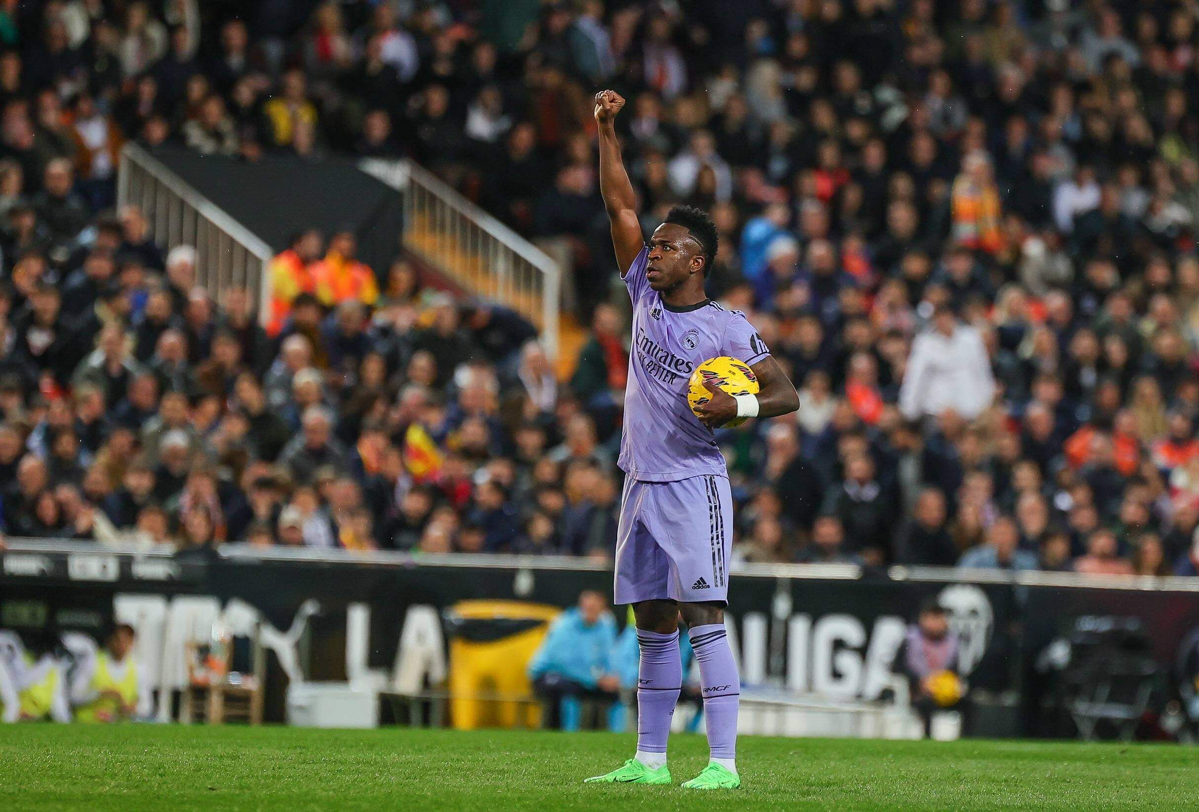  Vinicius celebrando su gol contra el racismo en Mestalla (Cordon Press)