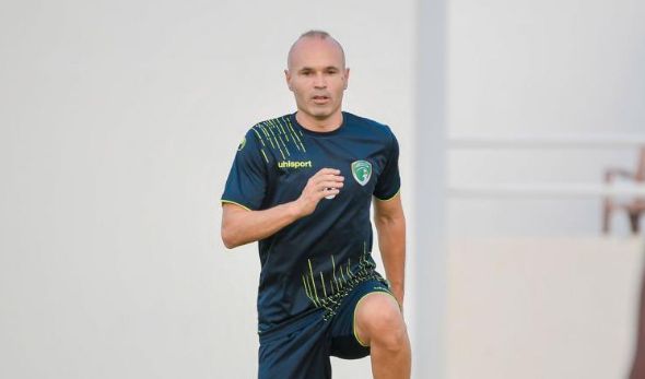 Iniesta, en un entrenamiento del Emirates Club (FOTO: Emirates Club).