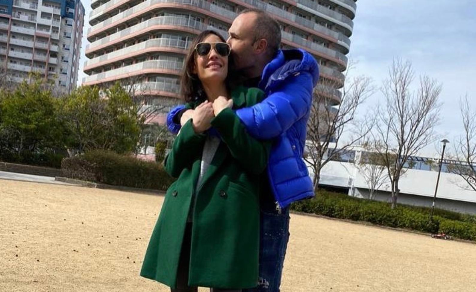  Andrés Iniesta y su mujer, Anna Ortiz, en Japón.