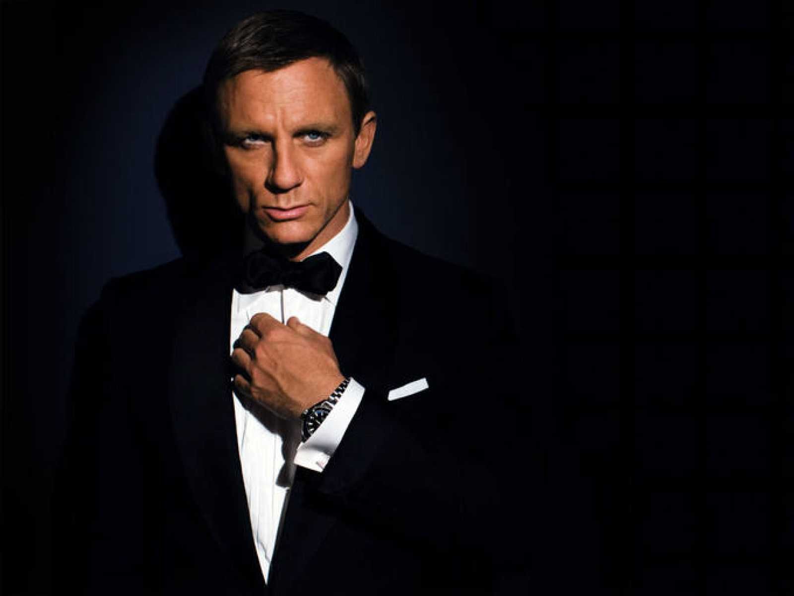  James Bond.