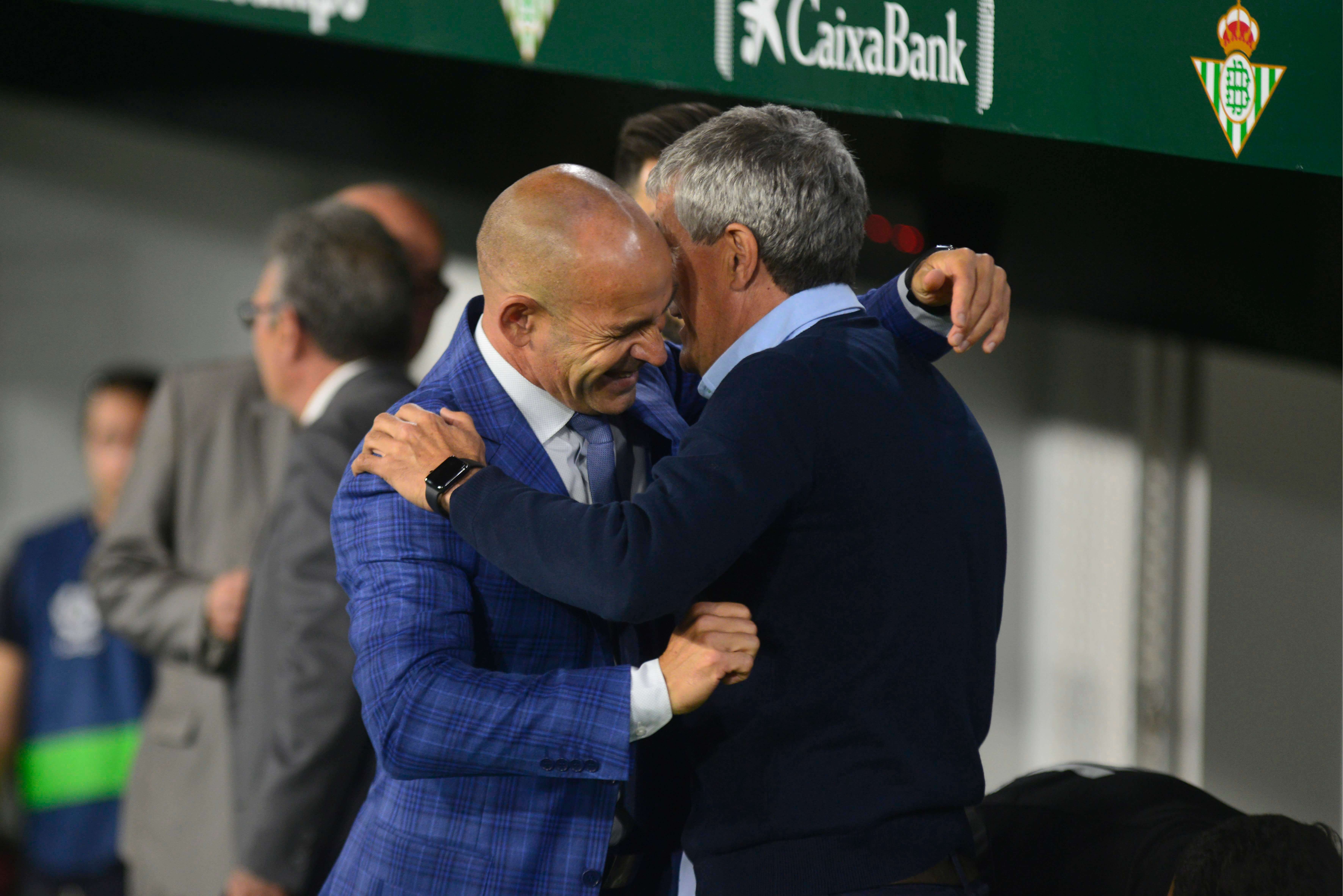 Paco Jémez junto a Quique Setién en un partido de LaLiga EA Sports (Cordon Press)