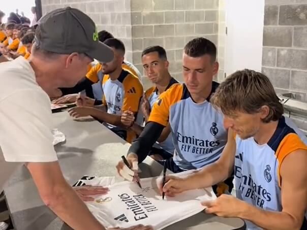 Jero Freixas, con los jugadores del Real Madrid.