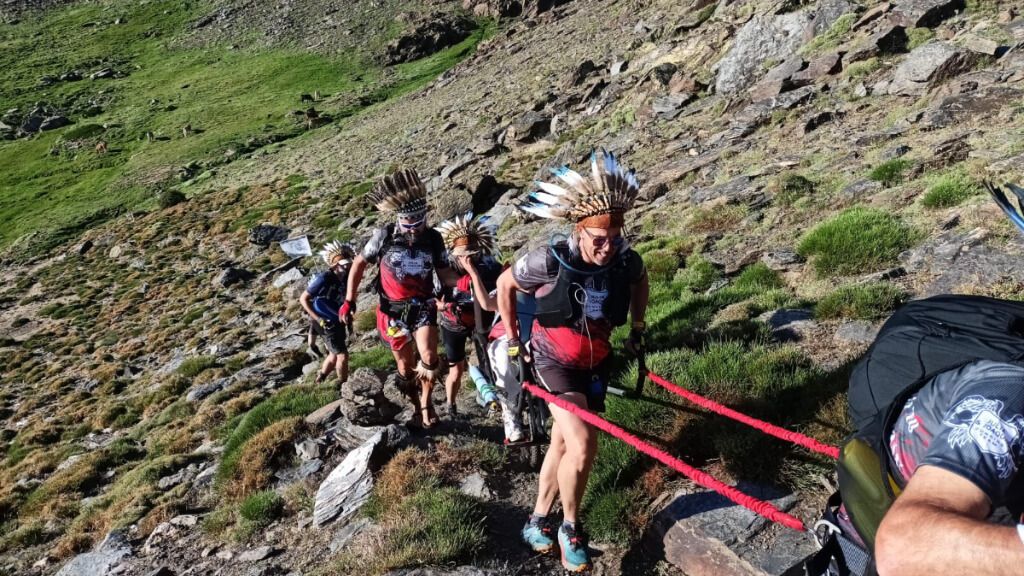  El equipo de indios subiendo un tresmil con Julia