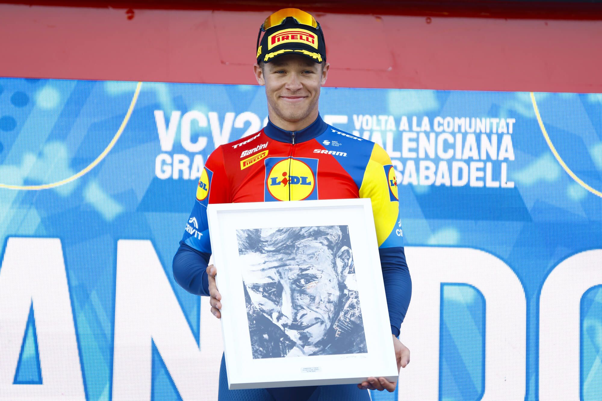 Jonathan Milan gana la última etapa de la Volta