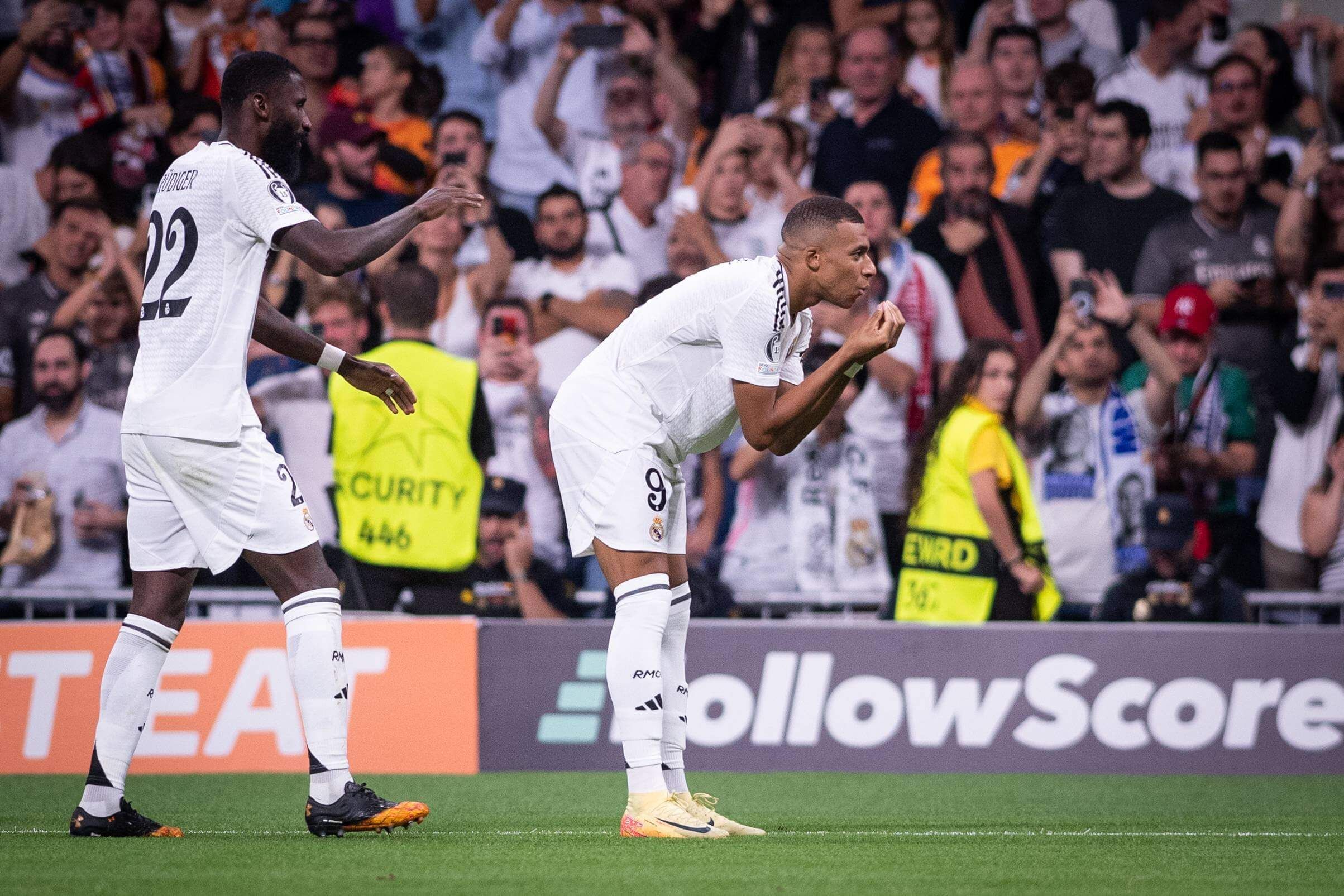 Kylian Mbappé celebrando su gol en el Real Madrid-Stuttgart.