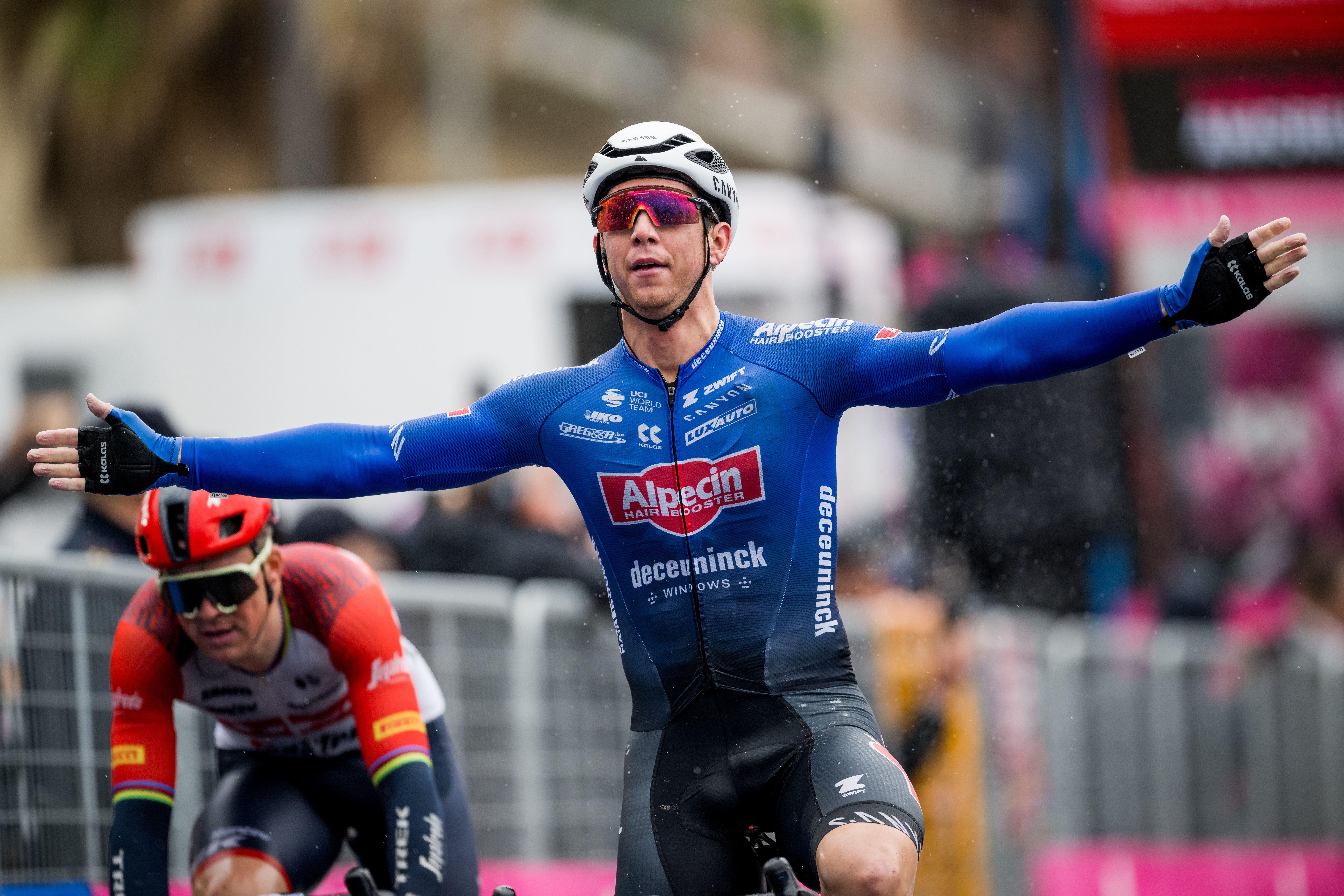  Kaden Groves (Alpecin Deceuninck) gana la quinta etapa del Giro de Italia 2023