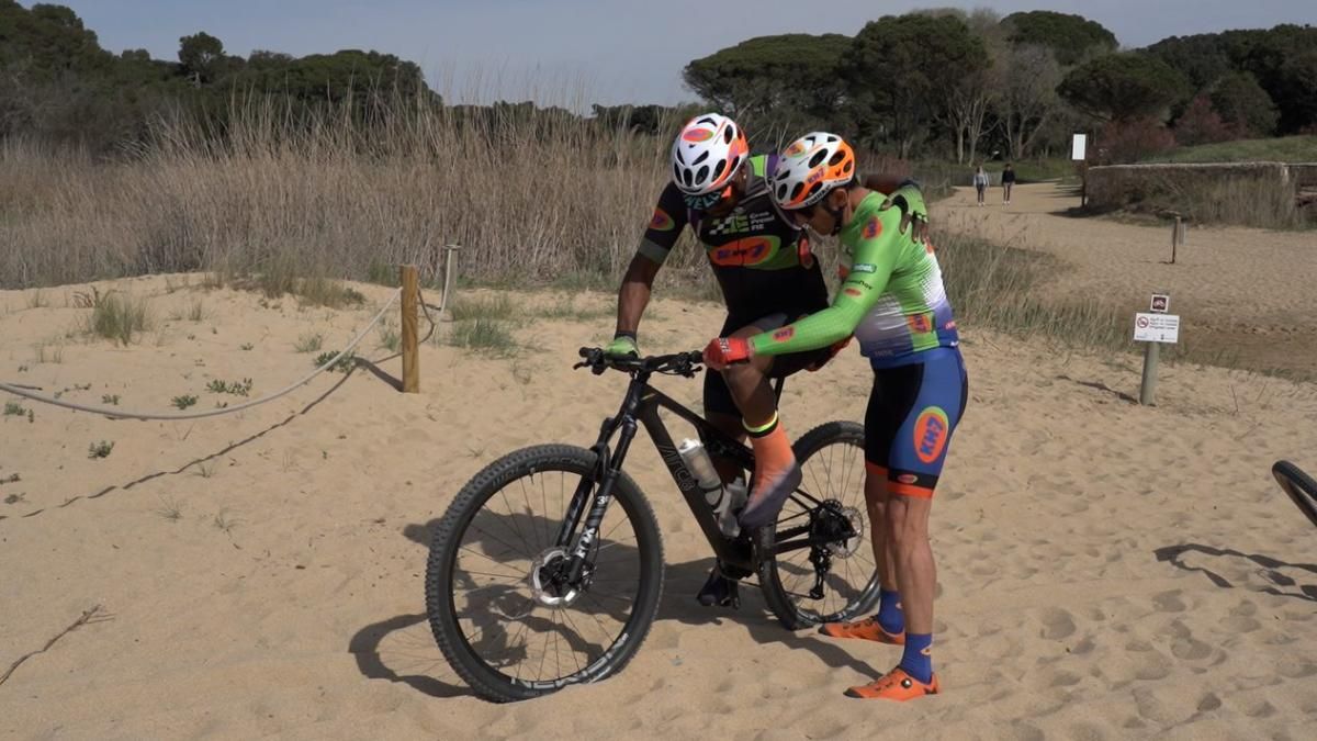 Lester Fernández junto a su ayudante.