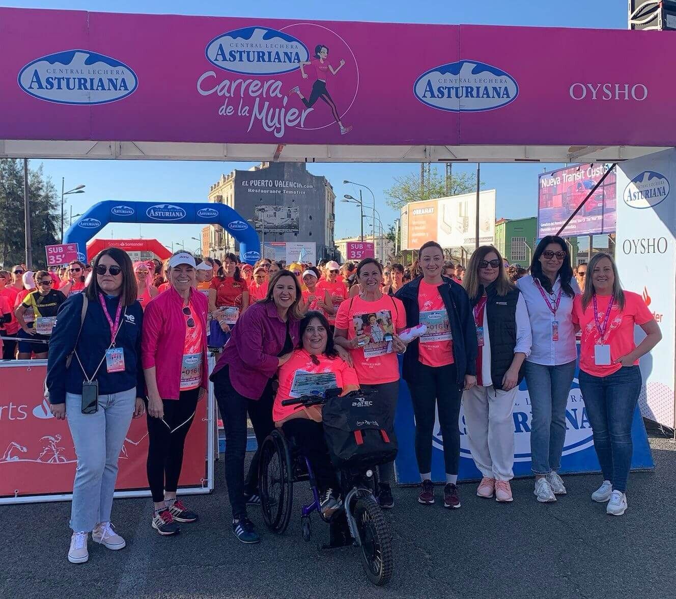La Carrera de la Mujer tiñe de rosa las calles de Valencia con cerca de 8.000 participantes