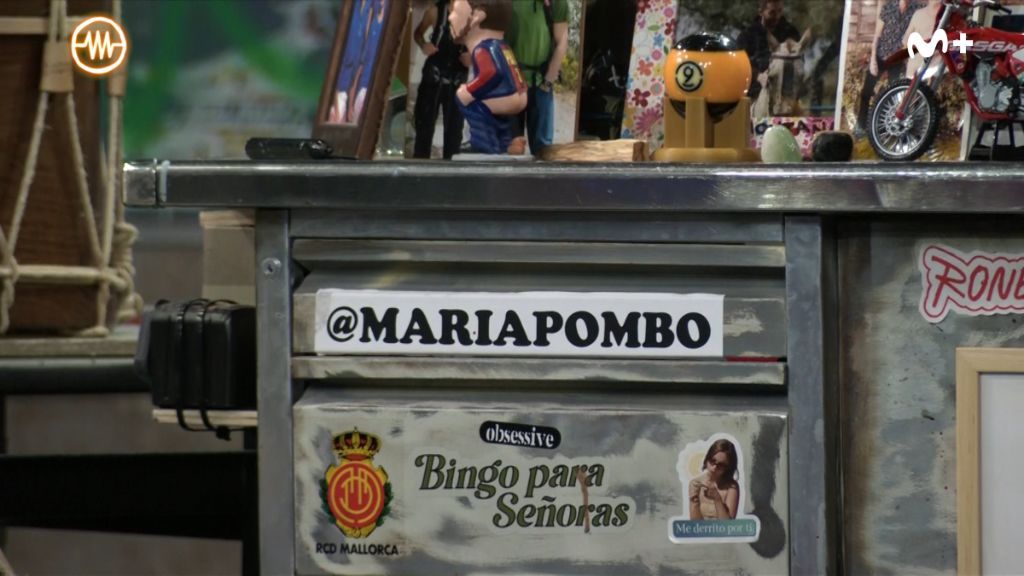  La pegatina de María Pombo que Borja Mayoral quería tapar (@LaResistencia)