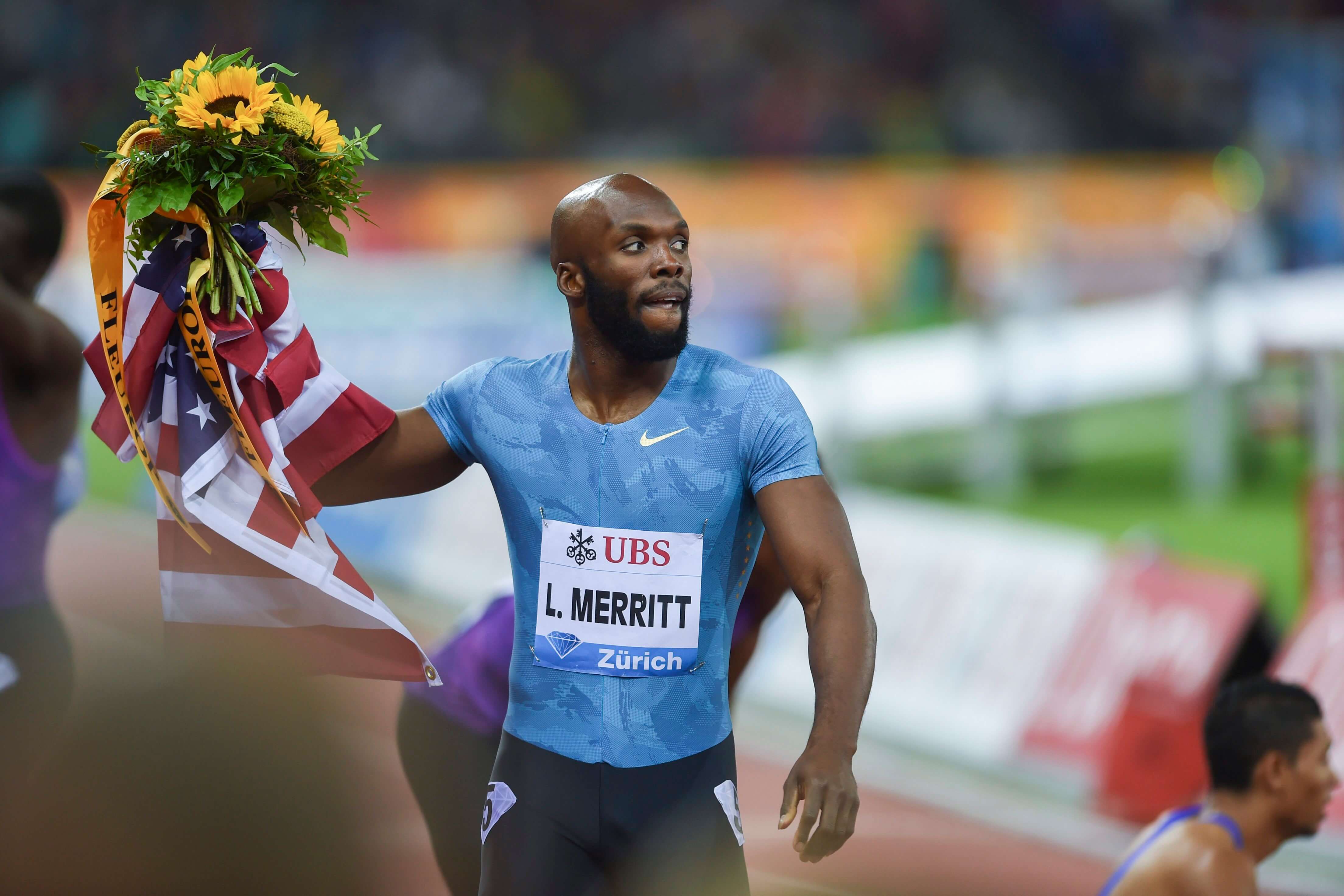  LaShawn Merritt celebra la victoria en una prueba.