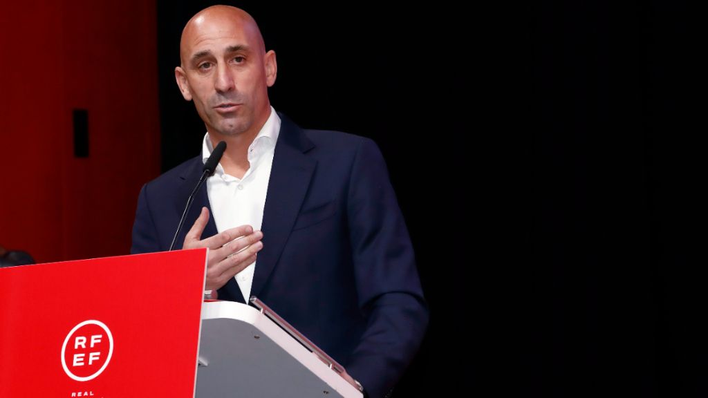  Luis Rubiales en una comparecencia posterior al beso a Jenni Hermoso (Cordon Press)