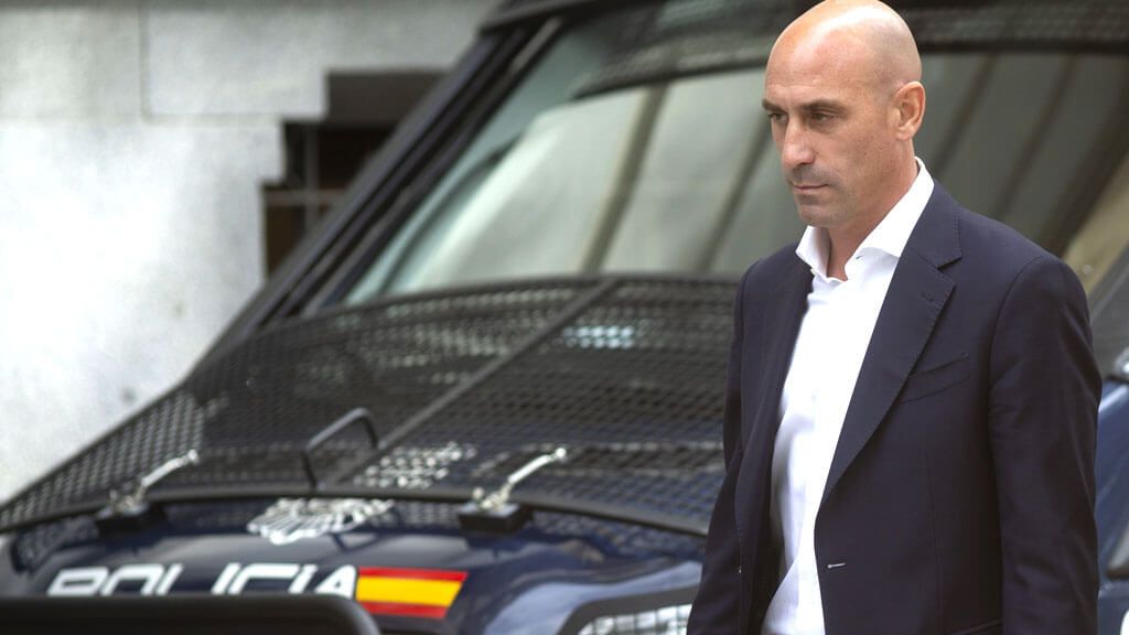  Luis Rubiales se libra de ser detenido por estar fuera de España