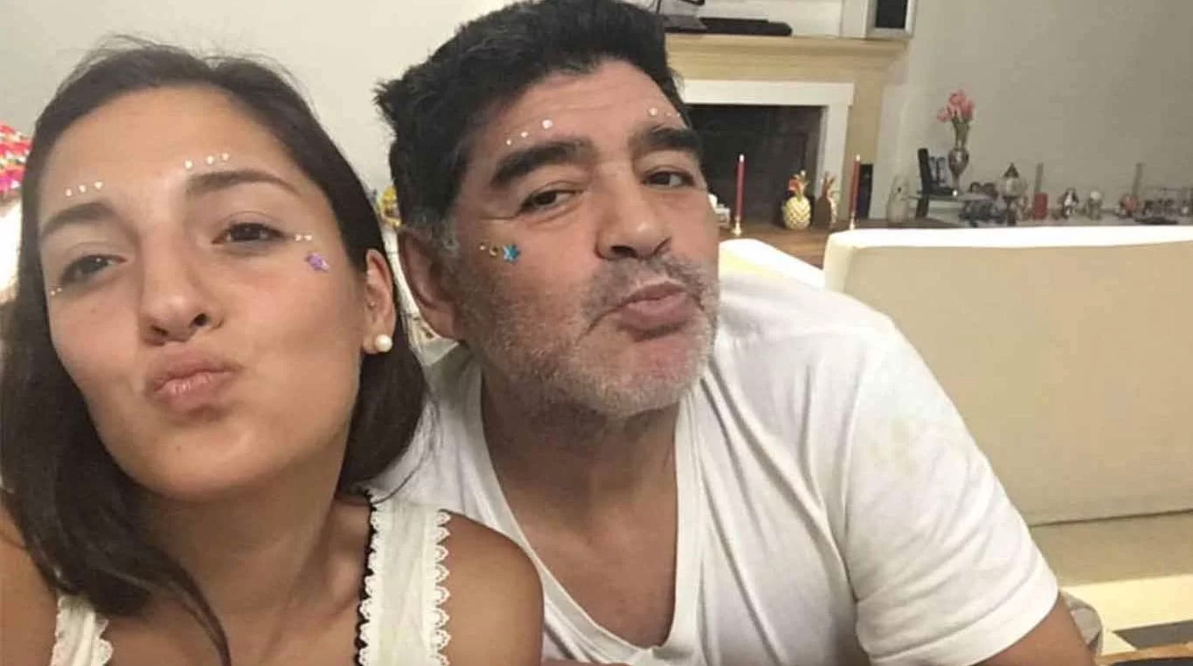  Jana Maradona, junto a su padre.