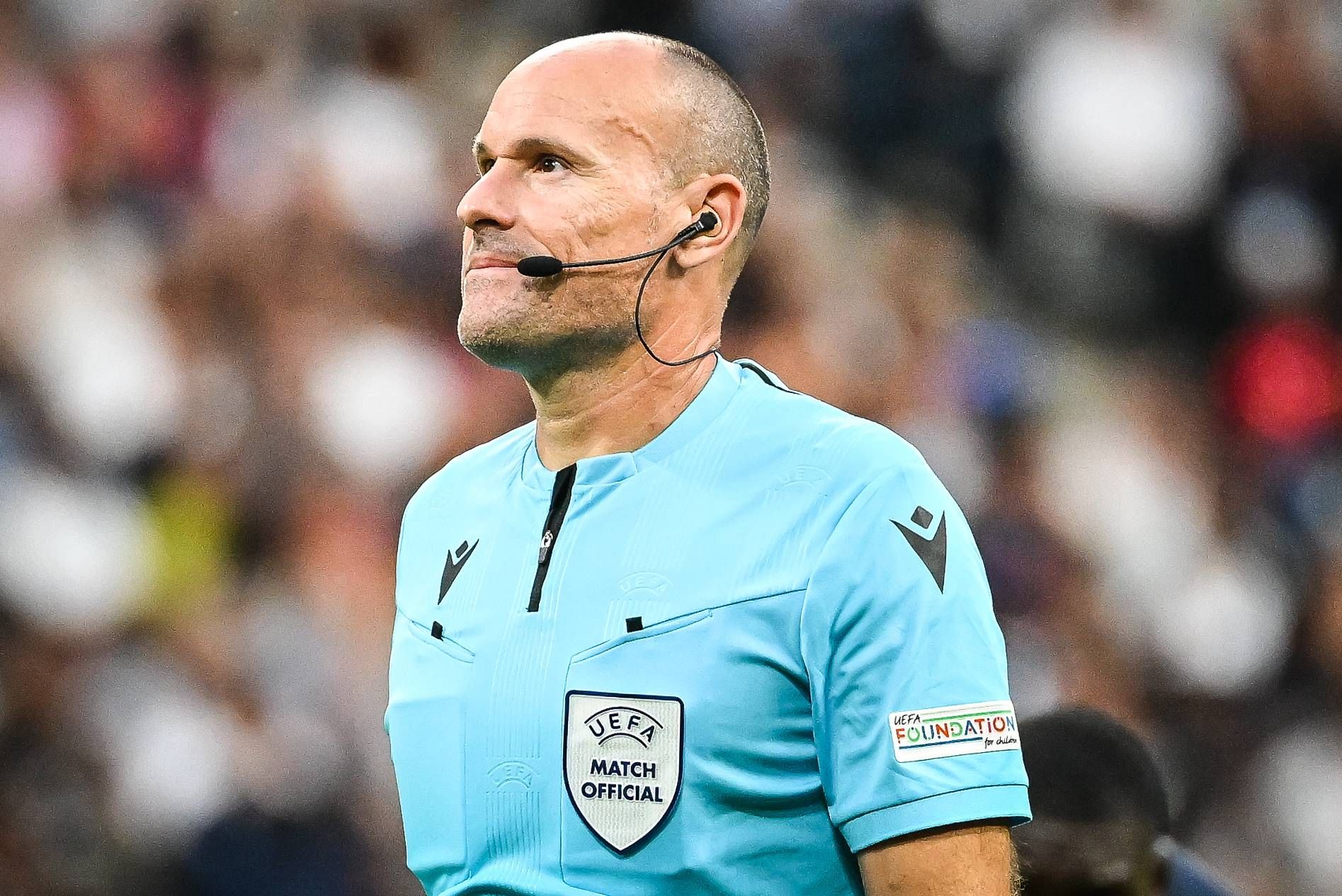  Mateu Lahoz, en un encuentro internacional