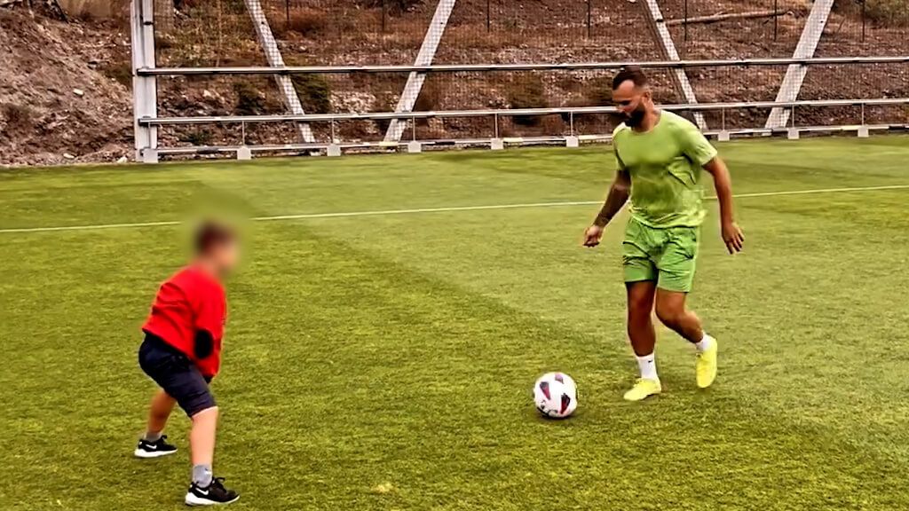  Jesé Rodríguez jugando al fútbol con su hijo Nyan (Instagram: @jeserodriguez10)