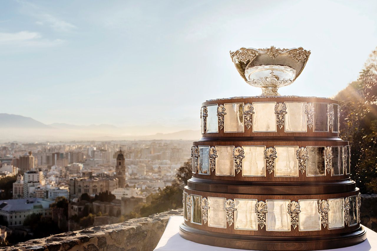  Imagen de la Copa Davis con vistas panorámicas a Málaga, sede de las finales por tercer año consecutivo.