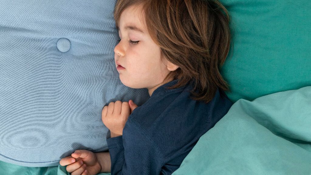  Niño durmiendo profundamente