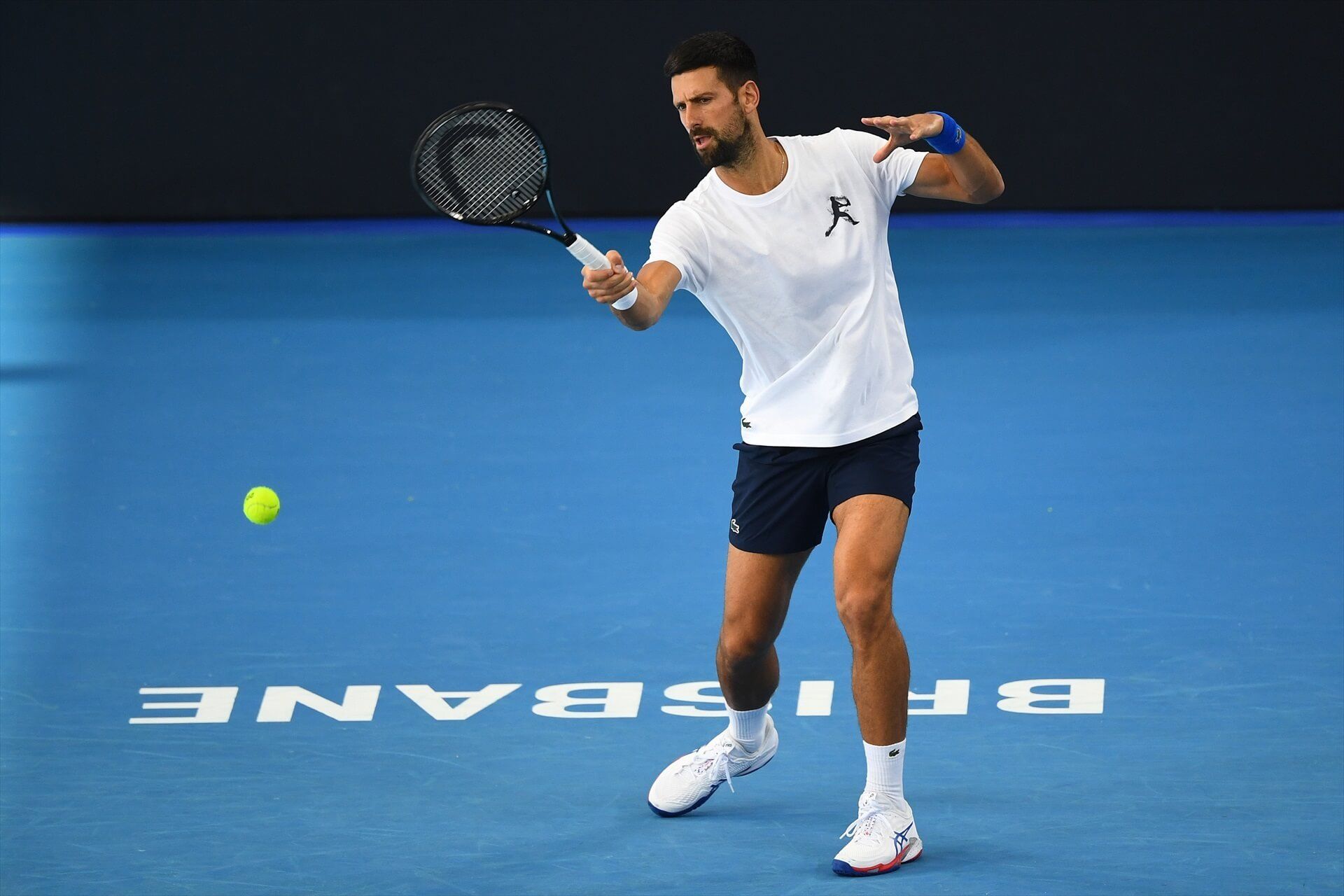 Novak Djokovic, durante la preparación del Open de Australia 2025.
