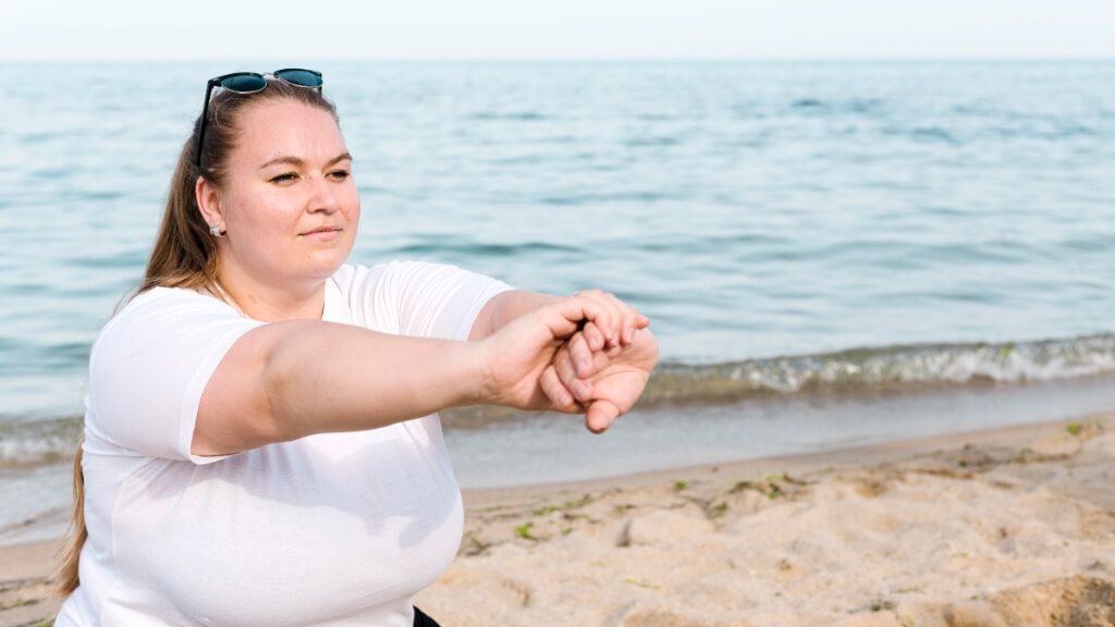  Mujer haciendo deporte en la playa