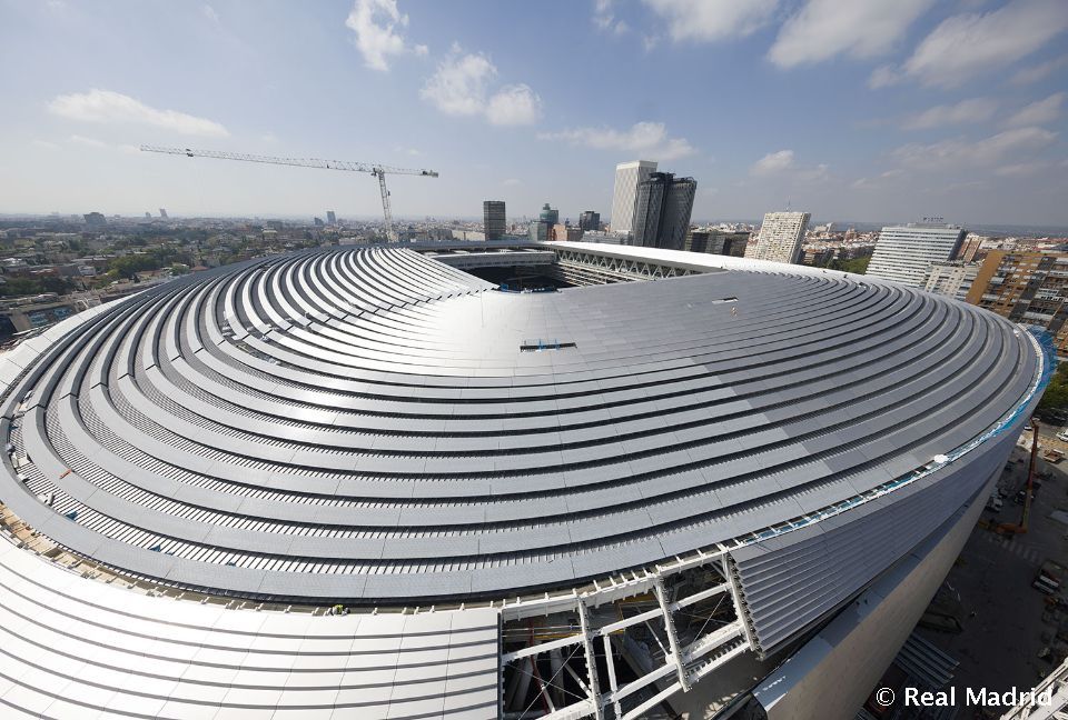  El estadio Santiago Bernabéu, en la fase final de las obras.