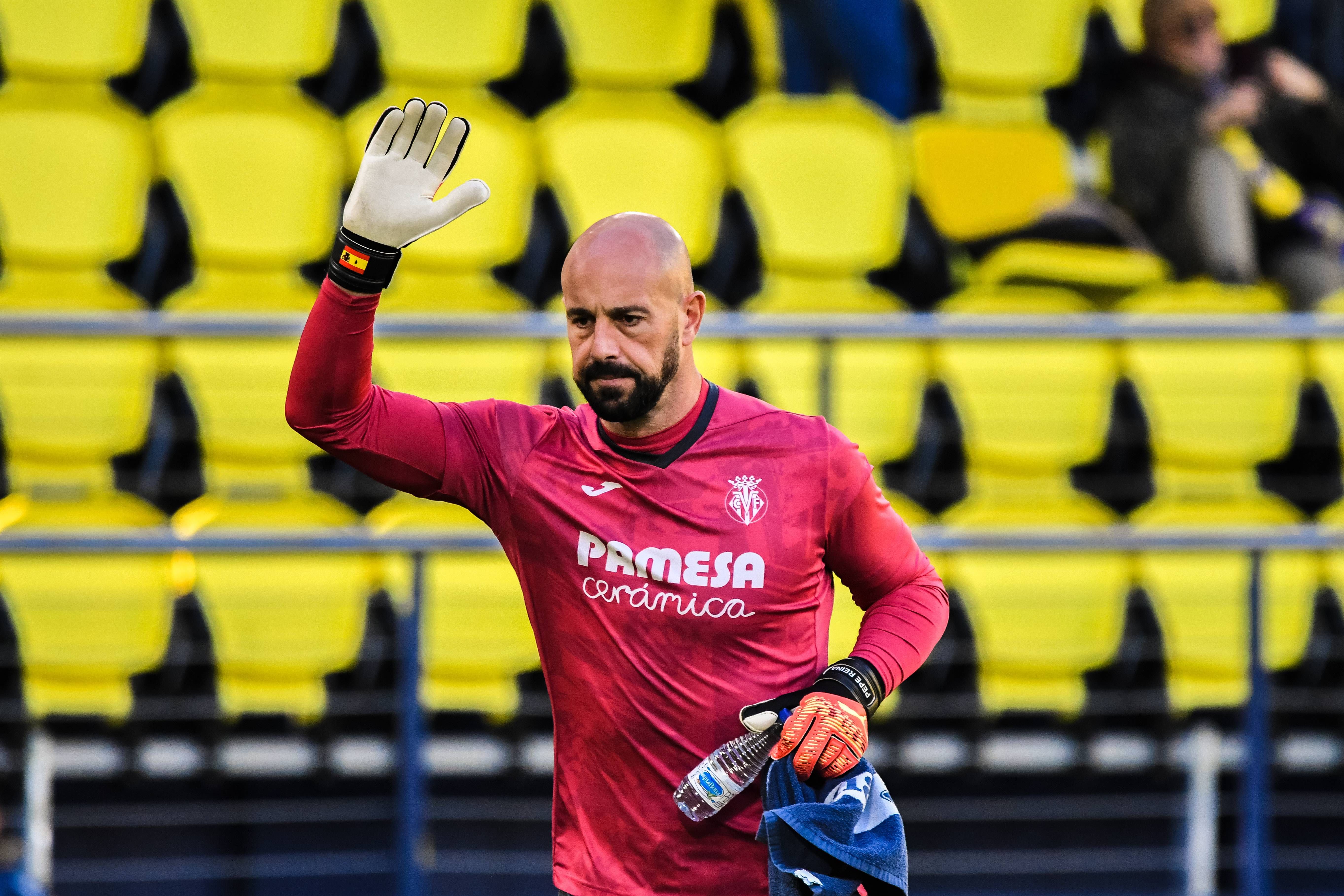 Pepe Reina en un calentamiento con el Villarreal.