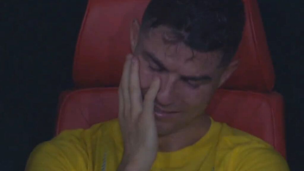  Cristiano Ronaldo, llorando en el banquillo.