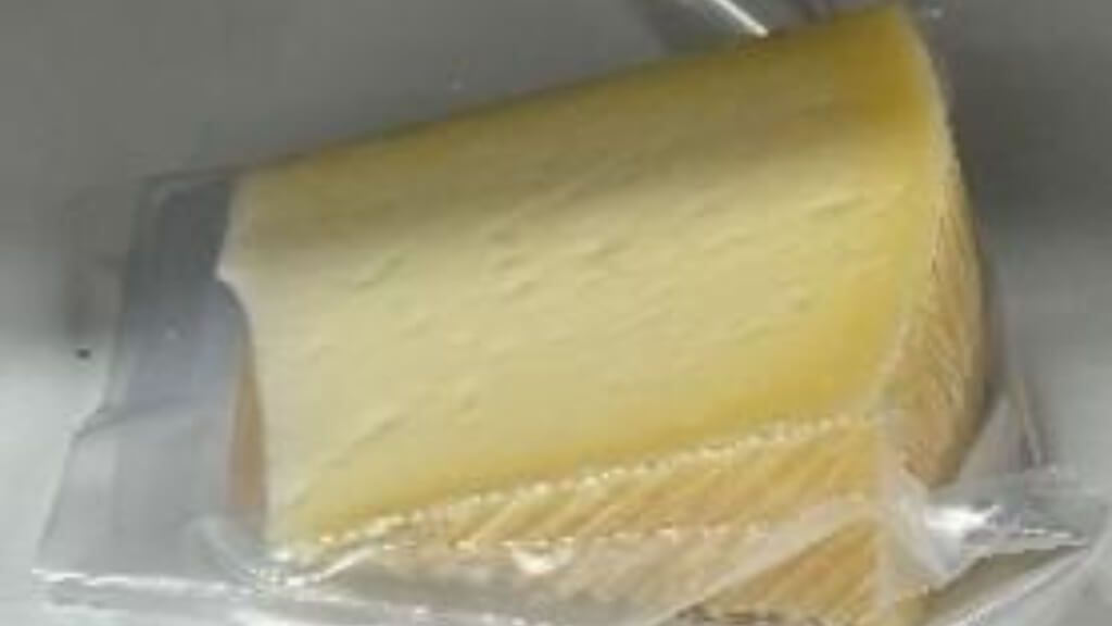 Cuña de queso manchego contaminado con Listeria