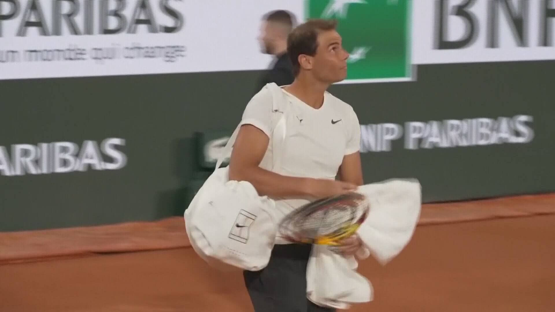  Rafa Nadal entrando a la primera sesión de entrenamiento