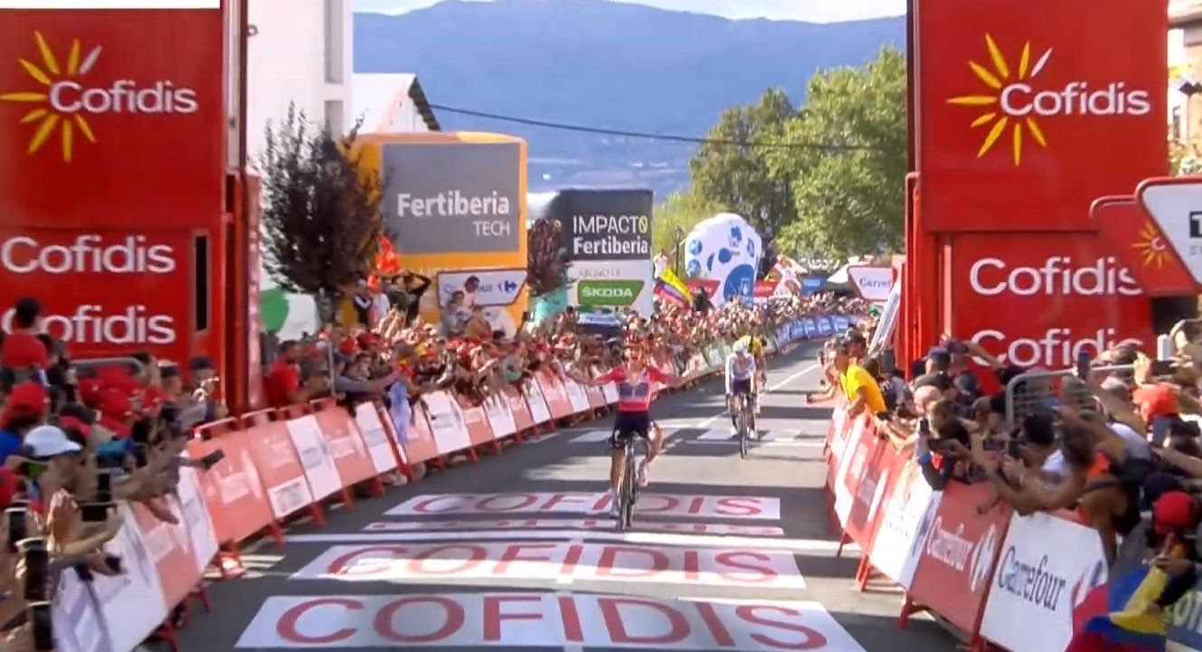  Remco Evenepoel consigue la victoria en Piornal.
