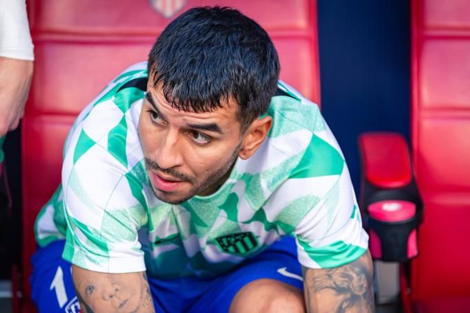  Ángel Correa en el banquillo del Metropolitano