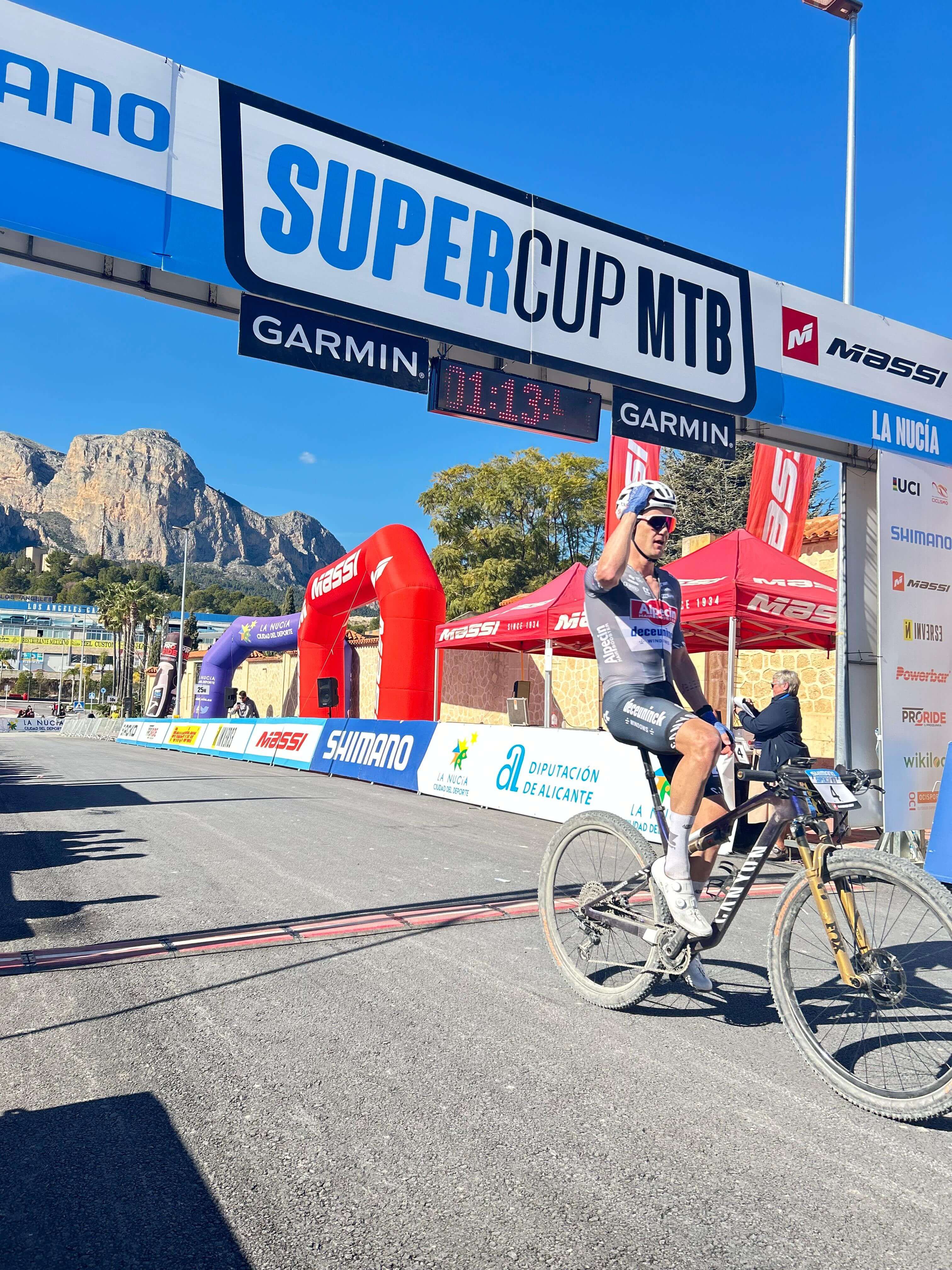  Samuel Gaze y Tamara Weidmann se imponen en La Nucía