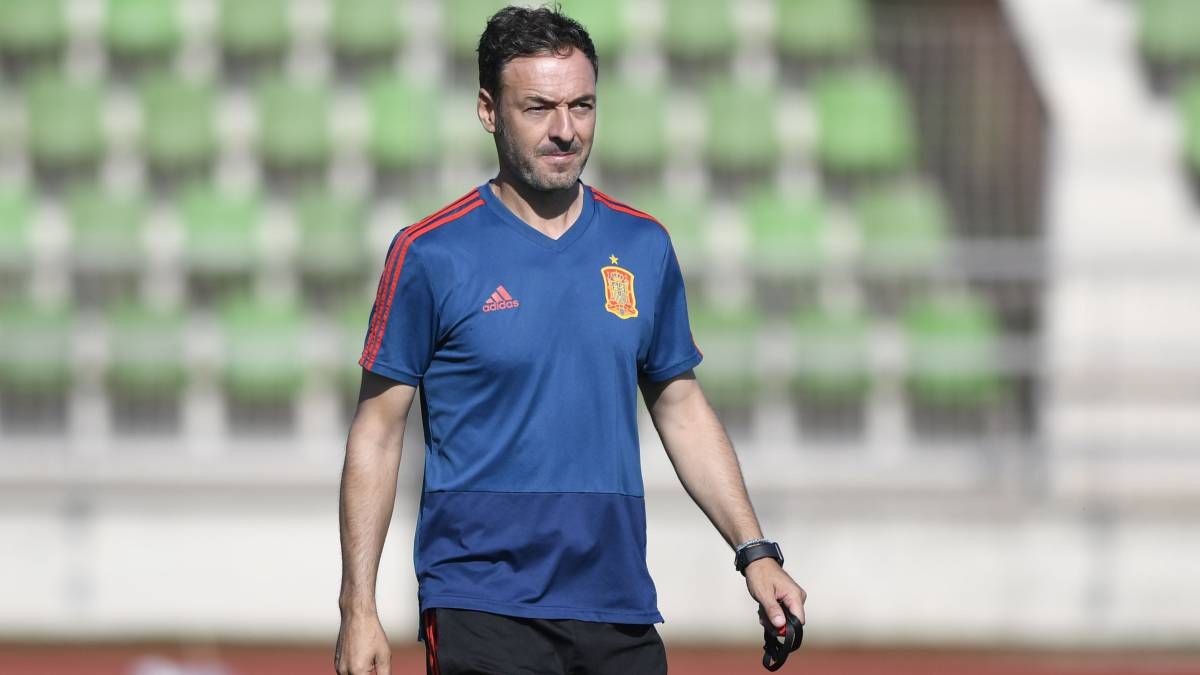  Santi Denia, en un entrenamiento de España.