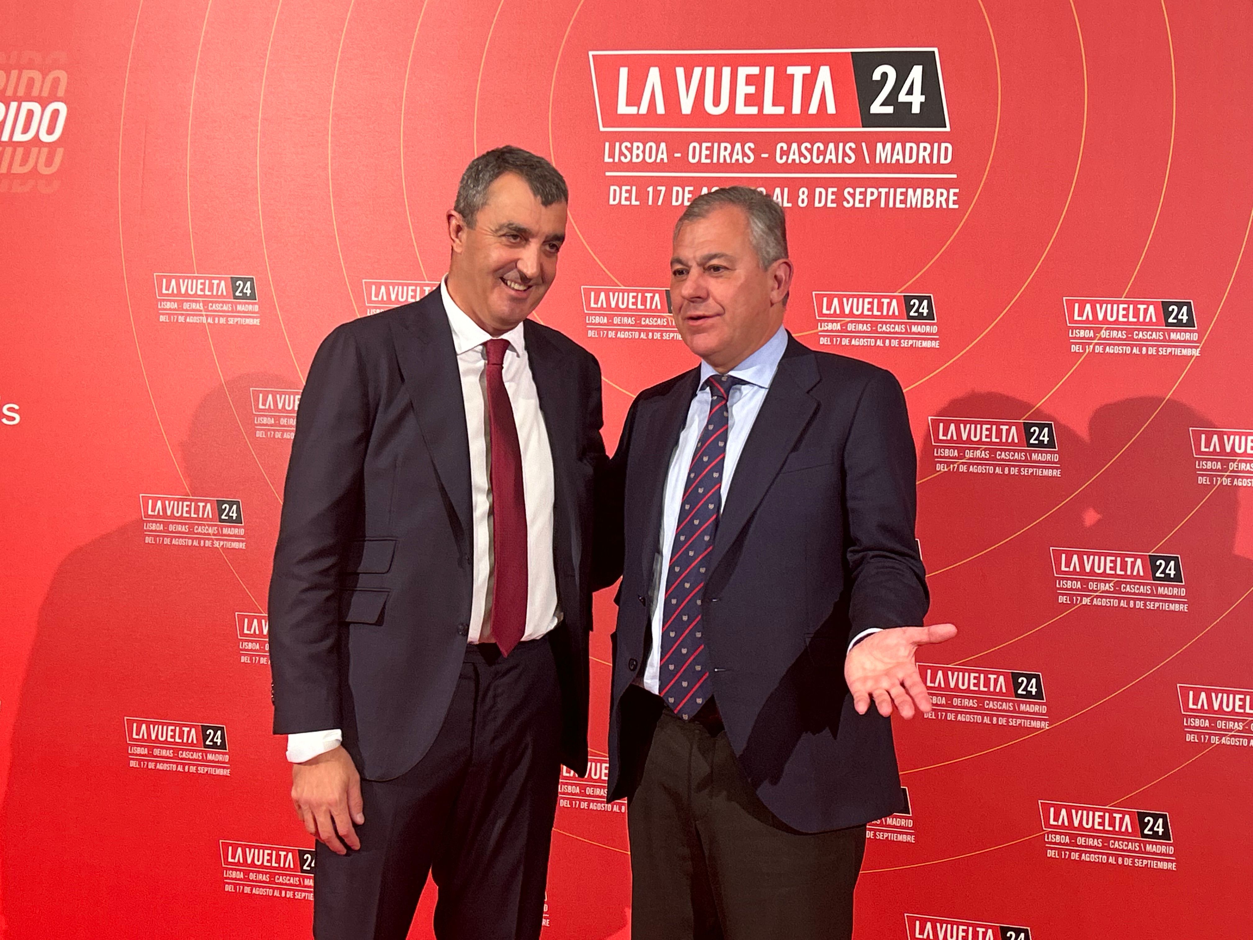 José Luis Sanz y el director de la Vuelta, Javier Guillén.